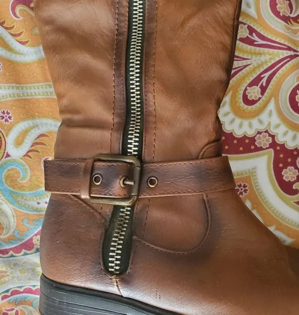 Faux leather boots sz7 - Image 3