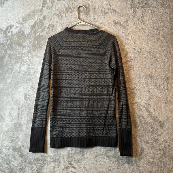 Lululemon Rest Less Pullover Black White‎ Stretchy Top Women's Size 8 - Image 5