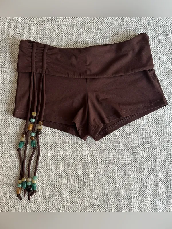 edikted Thia Ruched Bead Foldover Shorts - Image 3