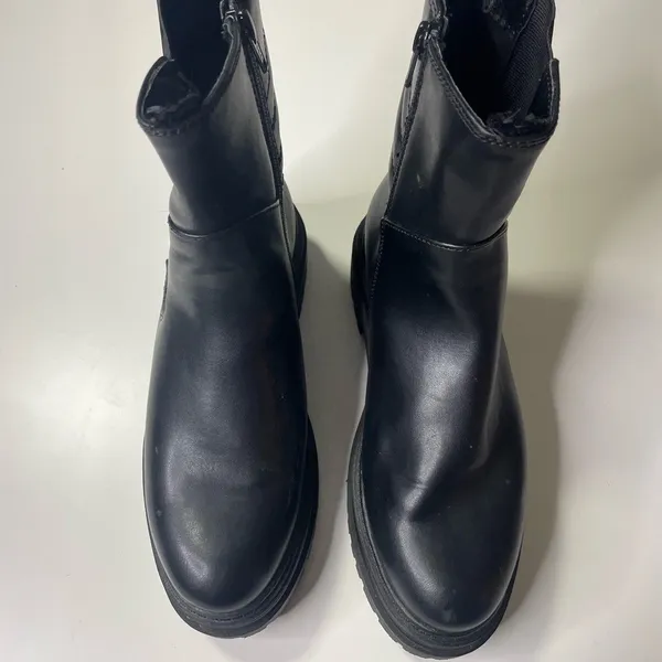 Target‎ Women's Black Faux Leather Chelsea Lug Sole Boots Size 7 - Image 2