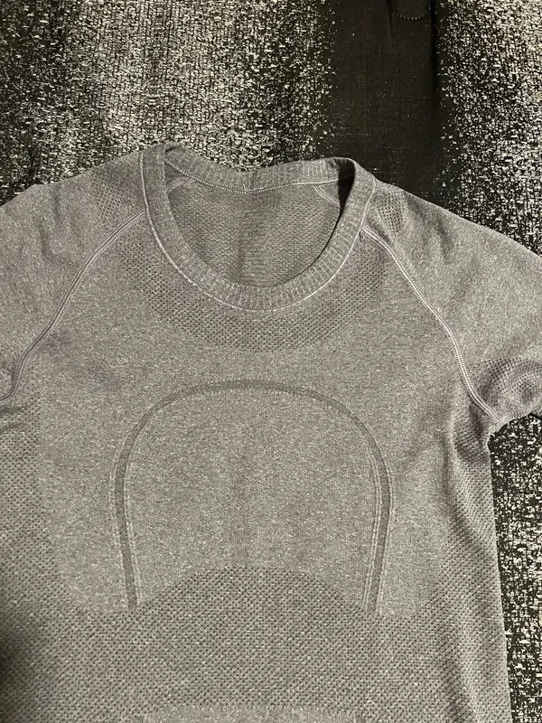 Womens sz4 lululemon Swiftly Tech Long Sleeve crew neck shirt-gray. - Image 3