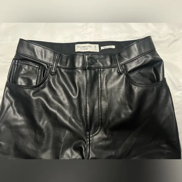 Abercrombie & Fitch Curve Love 90s Faux Leather High Rise Straight Pants 29 - Image 7