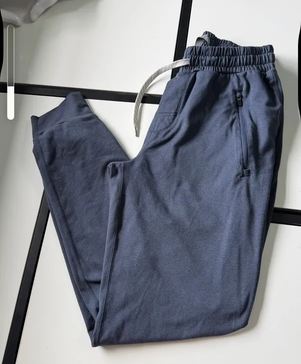 Vuori Men's Performance Joggers - Size Small - Image 5
