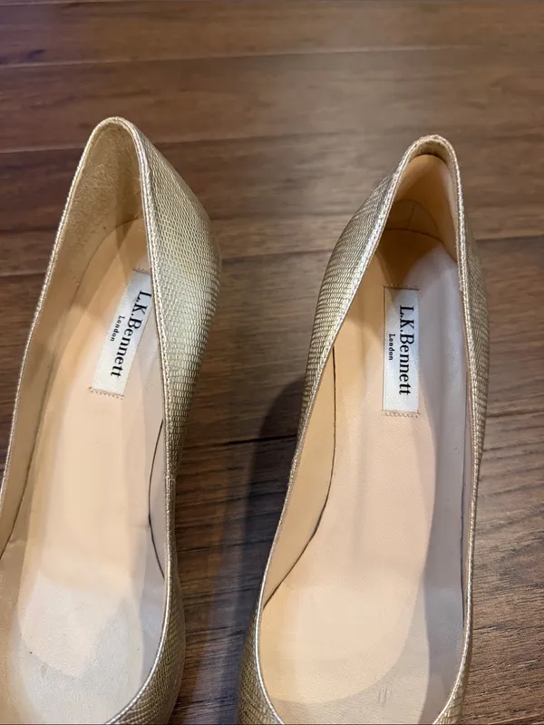 LK Bennett Metallic Gold Textured Pointed-Toe Pumps Size 39 - C61-001 - Image 2