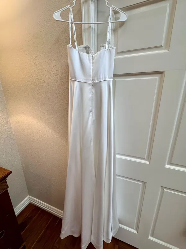 Beautiful Formal White Dress Size 4 - Image 2