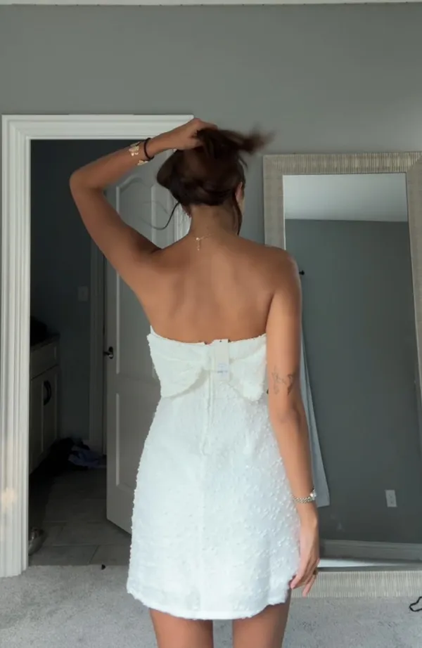 Francesca’s white textured bow dress - Image 3