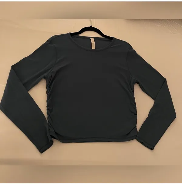 Lululemon Long Sleeve Ribbed Top - Size 10 - Excellent Condition! - Image 2