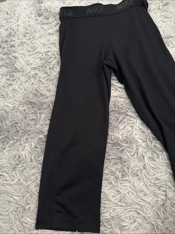 Nike Black Capri Dri-Fit Performance Leggings with Logo Waistband (XS) - Image 3