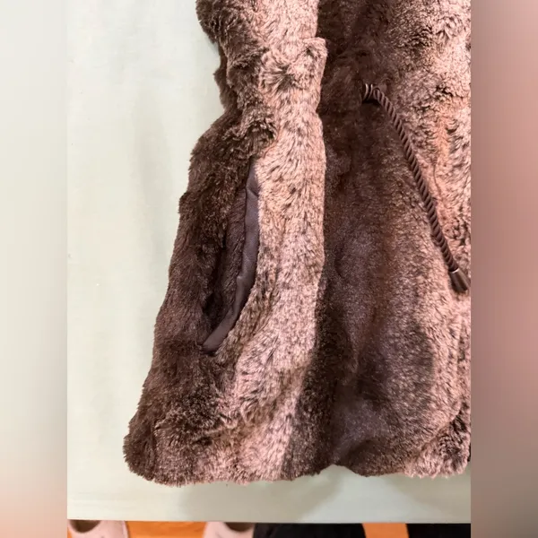 Faux Fur Vest in Brown and Cream 4 - Image 3