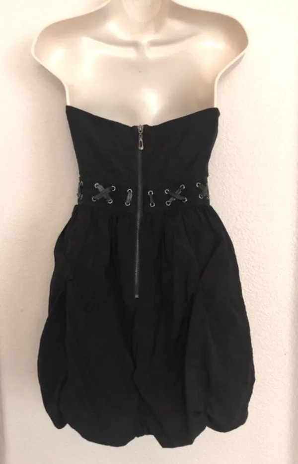Anabelle's Adorable strapless dress. Sz S In amazing condition! - Image 2