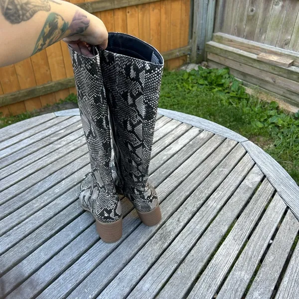 Universal Threads Marlee Knee High Faux‎ Leather Snake Boots US Women's Size 9.5 - Image 5
