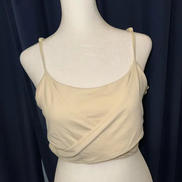 NWOT Alo Yoga Airbrush Enso Bra French Vanilla‎ Size Large *Discontinued Color* - Image 2