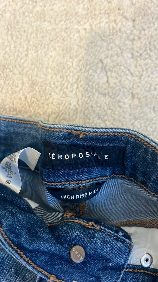 Aeropostale High-Rise Midi Denim Shorts - Image 2