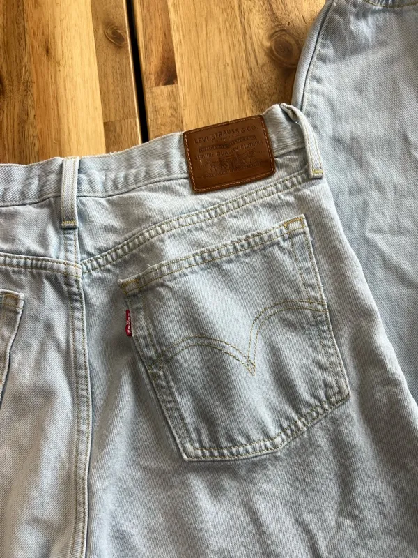 Levi’s Wedgie Fit Light Wash High Rise Jeans Women’s 28 - Image 9