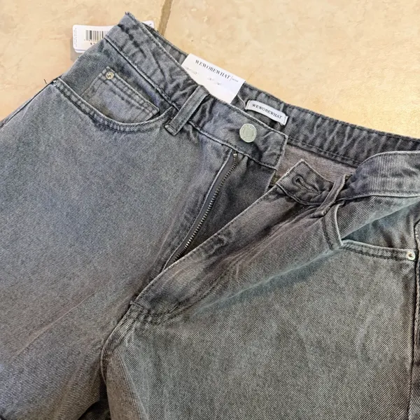 We Wore What Boyfriend Short Rigid Denim Washed Grey Jean Shorts 25 Summer NWT - Image 3