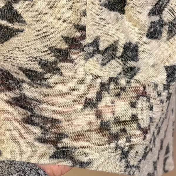 JohnPaulRichard M Southwest Boho Geometric Sweater Tan Gray Tunic Sharkbite Hem - Image 5