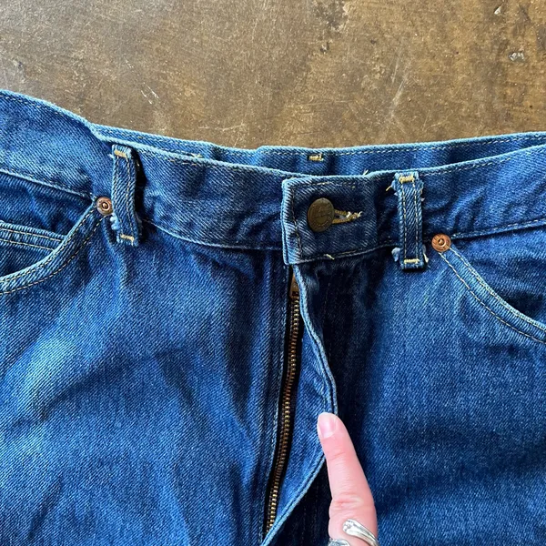 Vintage 90s Lee Medium Wash Distressed High Rise Cutoff Jean Denim Shorts 28 - Image 5