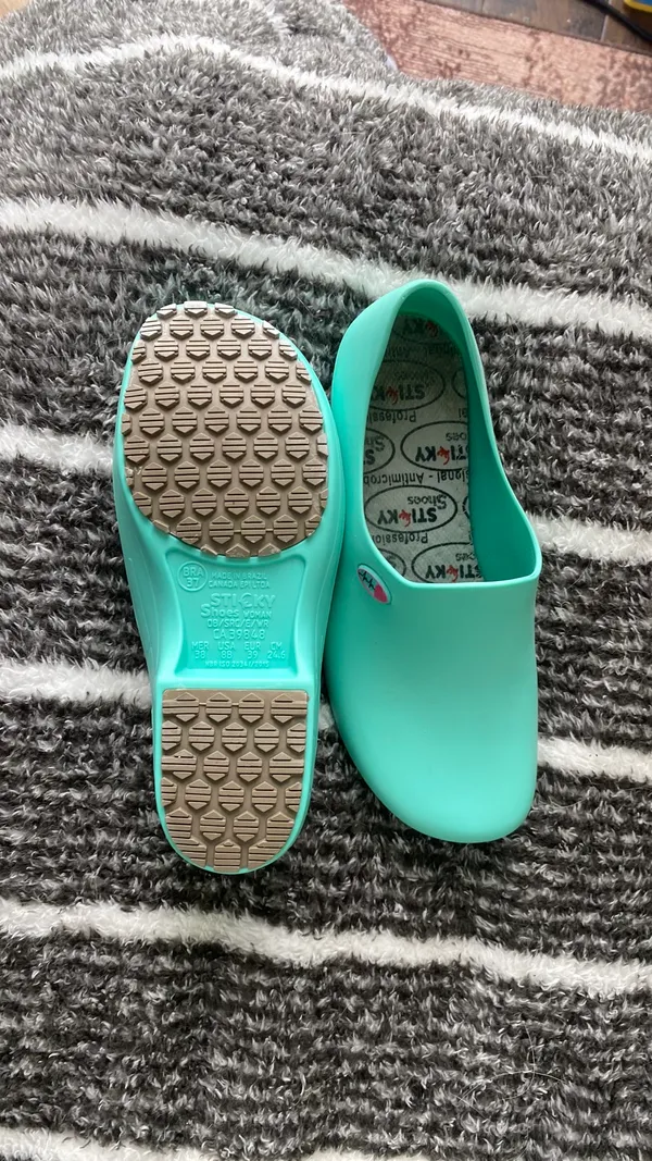 Sticky Shoes Nurse Green Size 8 - Image 2