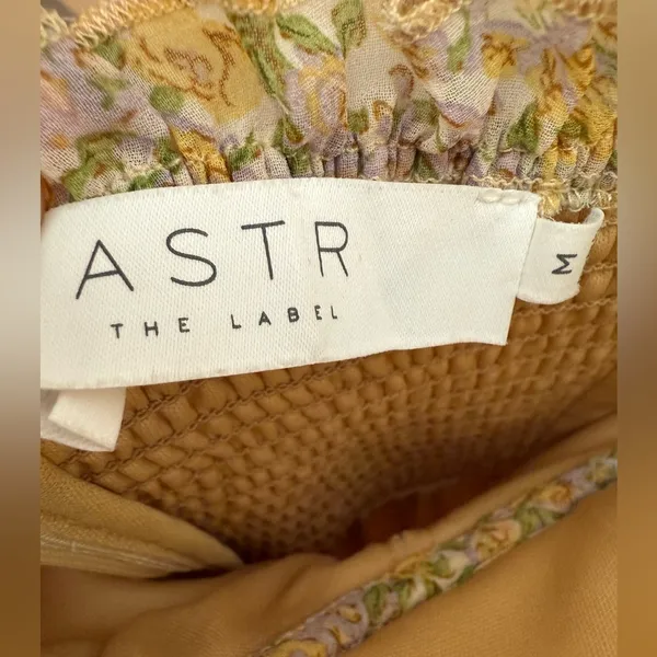 ASTR The Label Women’s Off Shoulder Two Tier Yellow Floral Mini Dress Medium - Image 5
