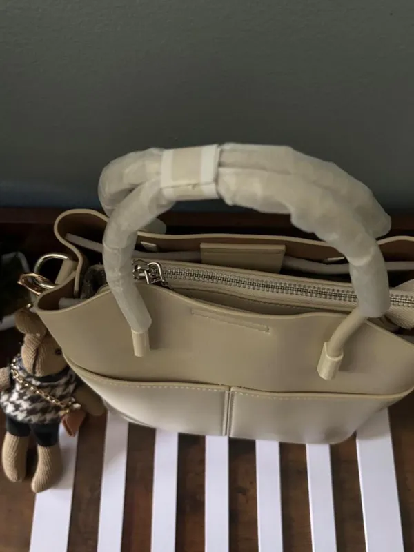 & Other Stories Cute Leather Tote Bag - Image 3