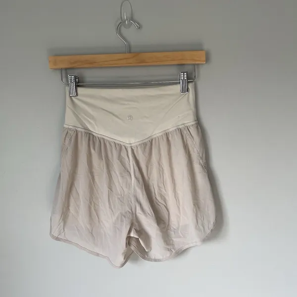 Lululemon Nulu Mesh High Rise Athletic shorts Beige Tan Lightweight Size 4 - Image 2