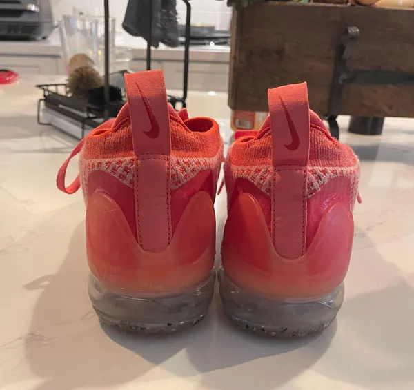 Nike Coral  Vapormax Flyknit - Image 4