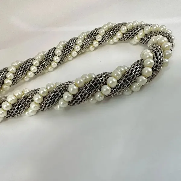 Silver tone and faux pearl mesh twisted choker necklace - Image 8