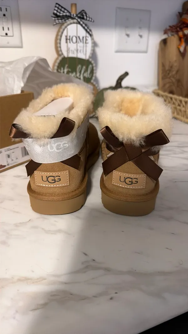 UGG Mini Bow Boots Bailey - Image 2