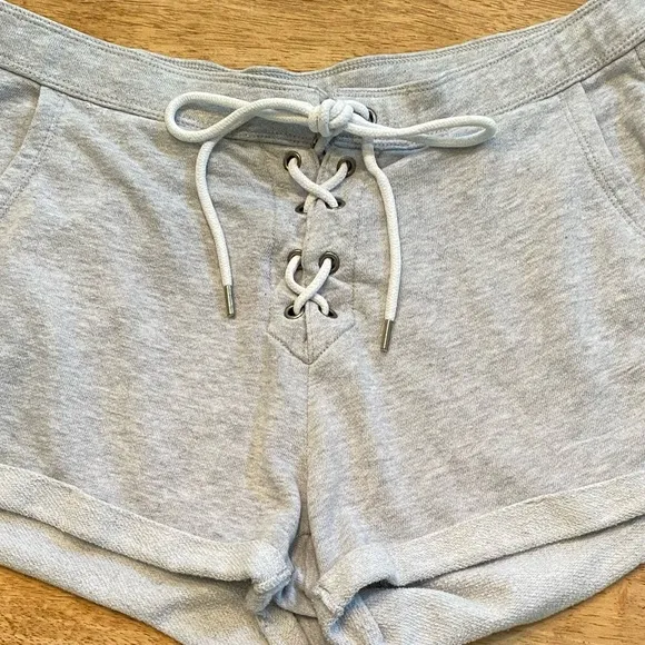 Aerie Women’s Medium Light‎ Gray Cotton Blend Shorts - Image 2