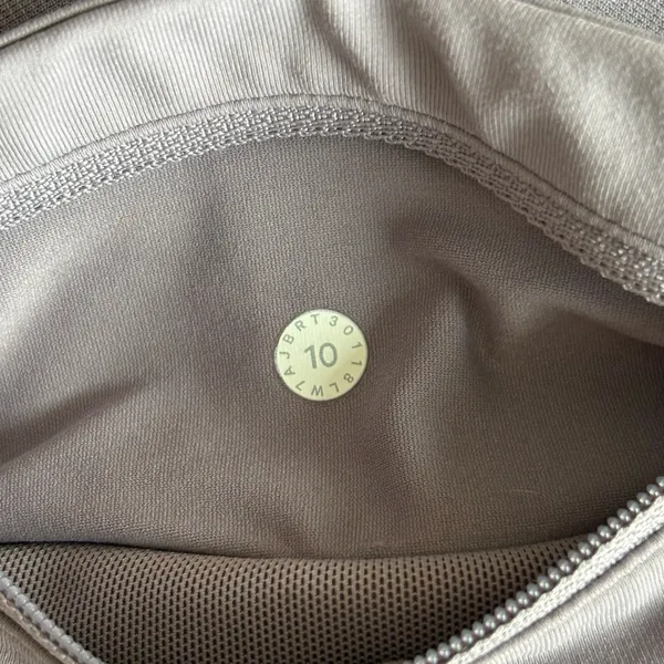 Lululemon Speed Up Short 2.5 Inch Sz 10 - Image 9