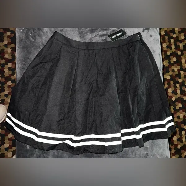Hot Topic Black Pleated Cheer Skirt Size Large New with tag - Image 13