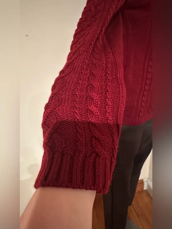 Dark Red Classic Cable Knit Crewneck Sweater. Thick Heavy Material Sz S - Image 4