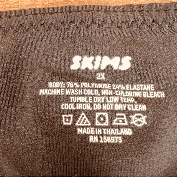 Skims Size 2X Fits Everybody Super Crop One Arm Top Color Onyx - Image 4