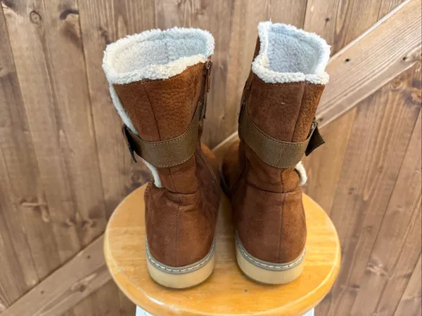 White Mountain Women’s Size 10M Brown Faux Suede Sherpa Lined Winter Boots Buckl - Image 4