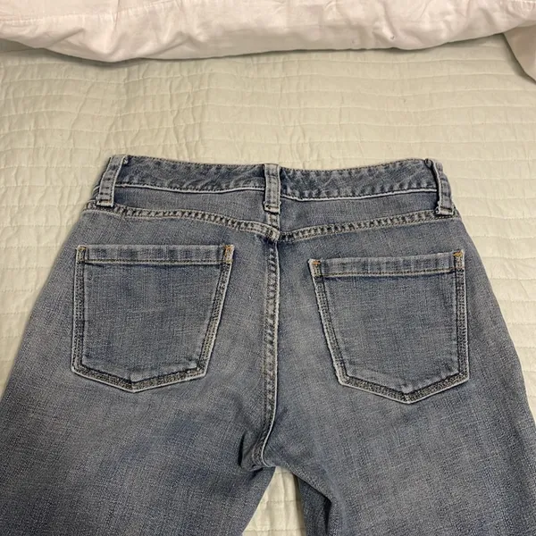 Women’s Gap jeans 🖤 - Image 3