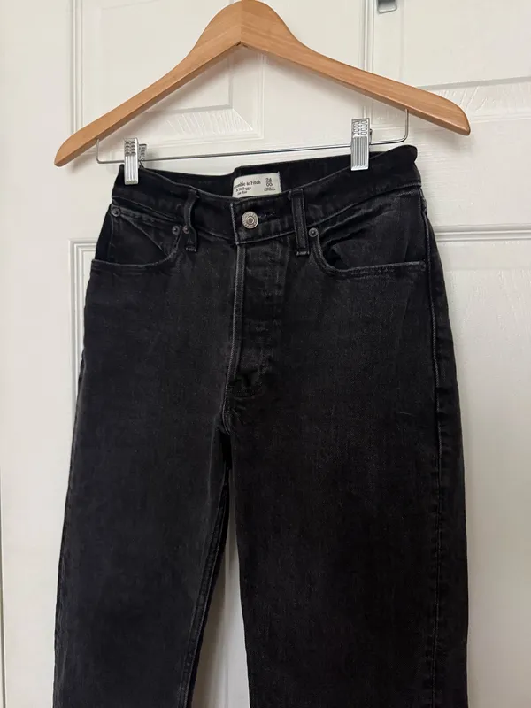 Abercrombie 90’s Low Rise Baggy Jeans - Image 4