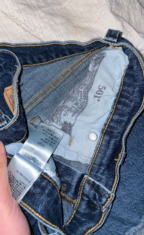 Levi’s 501 shorts size 29 - Image 3