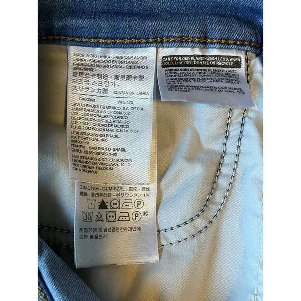 Levi's Women's 311 Shaping Skinny Jean Size 28 With Metal Detail - Image 5