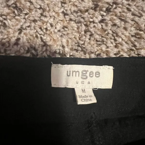Umgee Black Puff Sleeve Casual Blouse Scoop Neck Lightweight Top Size M‎ - Image 2