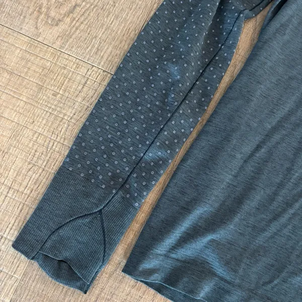 Lululemon gray long sleeve polka dot sleeve shirt - Image 3