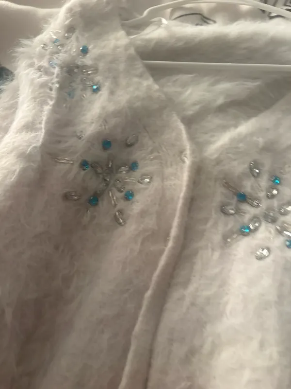 White fuzzy sweater snowflake embellishments - Image 4