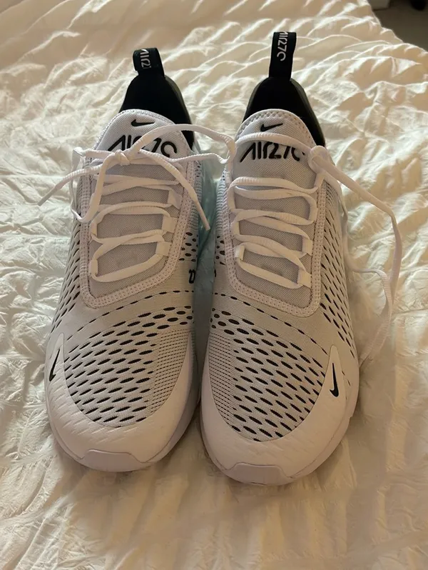 Nike Women’s 270 Air Max Shoes - Image 2