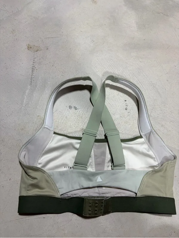 Vitality athletica ascend II Hue sports bra medium green - Image 4
