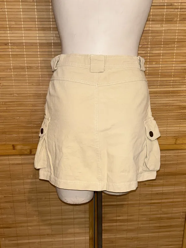 Princess Polly khaki cream cargo mini skirt woman’s size 2 - Image 3