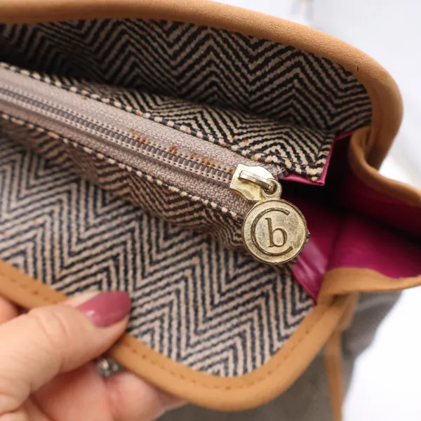 C. Wonder Tote Bag Women Large Herringbone Tan Black Pink Lining Fair - Image 2