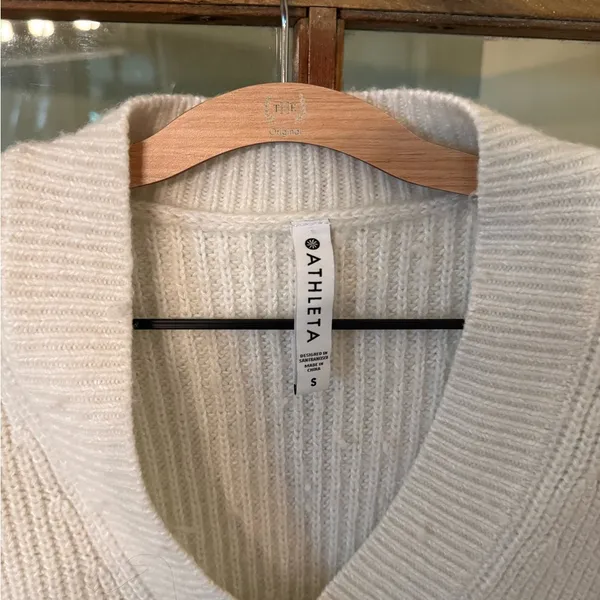 Athleta Cream V-Neck Sweater Chunky Knit - Image 2