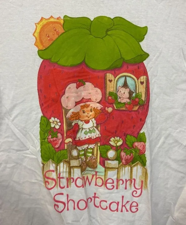 Strawberry Shortcake & Custard Cat Strawberry Cottage Tee M - Image 2