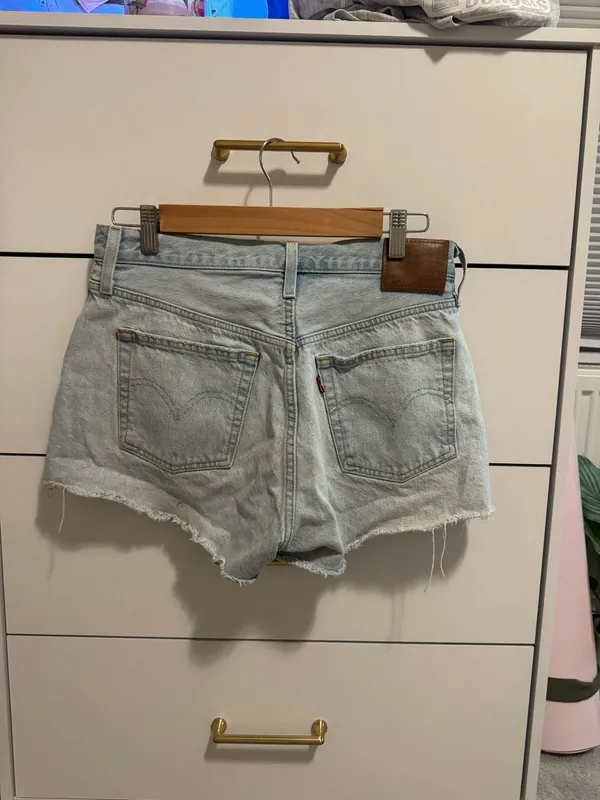 Levi’s shorts size 29 - Image 2