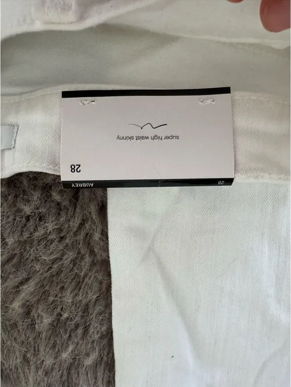 7 For All Mankind Aubrey High-Waisted Skinny Ankle Jeans - Image 3