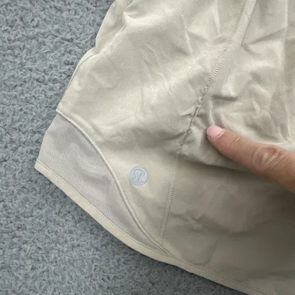 Lululemon Hotty Hot High Rise Shorts 2.5" Taupe Athletic Athleisure Women's 8 - Image 3